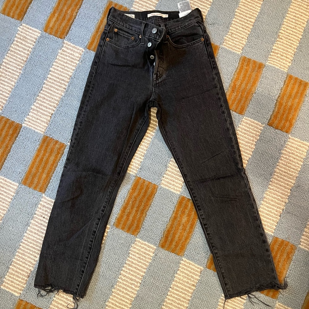Levi’s Wedgie Straight Washed Black Cropped Jeans
